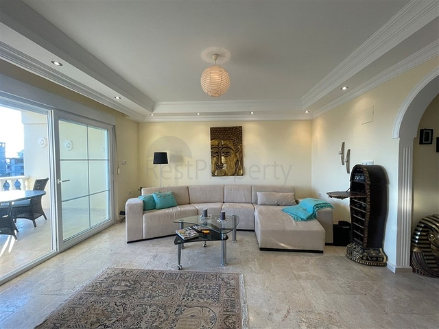 Просторный пентхаус 3+1 в районе Авсаллар с видом на Средиземное море