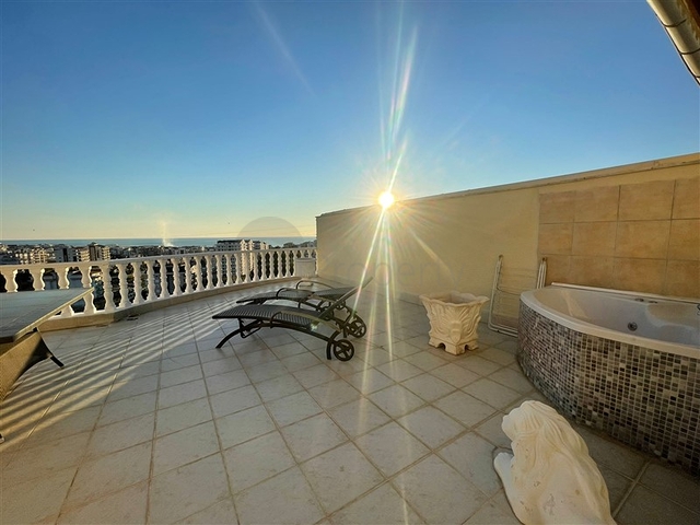 Просторный пентхаус 3+1 в районе Авсаллар с видом на Средиземное море