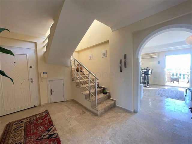 Просторный пентхаус 3+1 в районе Авсаллар с видом на Средиземное море