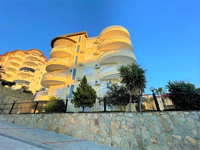 Просторный пентхаус 3+1 в районе Авсаллар с видом на Средиземное море