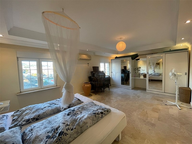 Просторный пентхаус 3+1 в районе Авсаллар с видом на Средиземное море