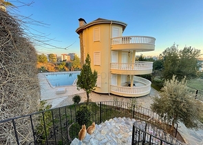 Просторный пентхаус 3+1 в районе Авсаллар с видом на Средиземное море