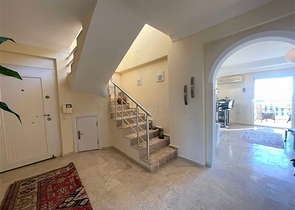 Просторный пентхаус 3+1 в районе Авсаллар с видом на Средиземное море