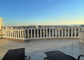 Просторный пентхаус 3+1 в районе Авсаллар с видом на Средиземное море