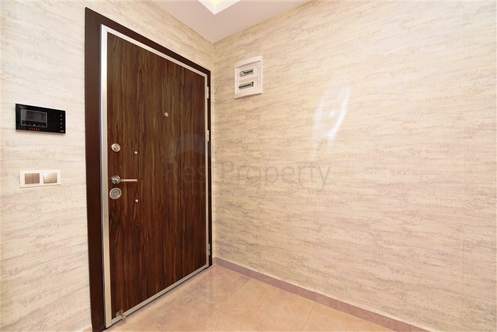 Меблированная трехкомнатная квартира в центре Махмутлара