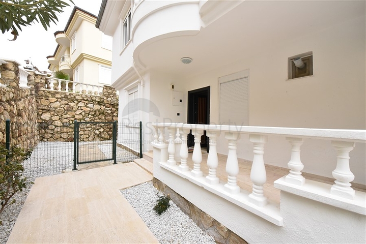 Вилла с прекрасным панорамным видом на Средиземное море 