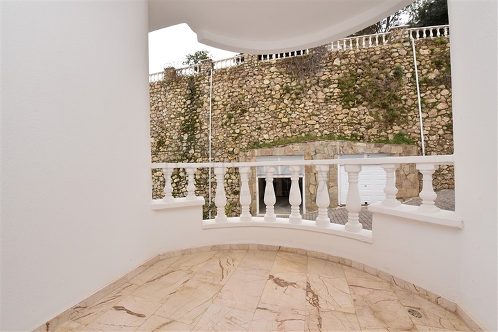 Вилла с прекрасным панорамным видом на Средиземное море 