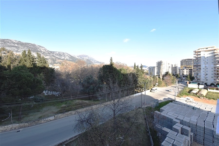 Квартира 2+1 в районе Махмутлар с отдельной кухней