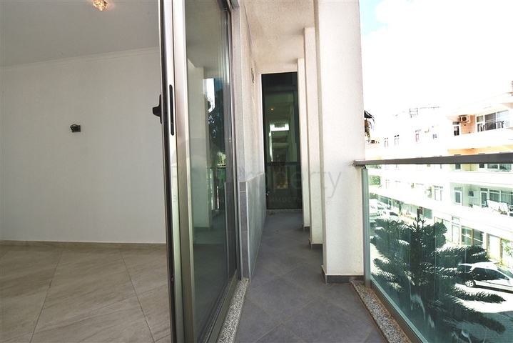 Просторная квартира планировкой 3+1 в живописном районе Оба