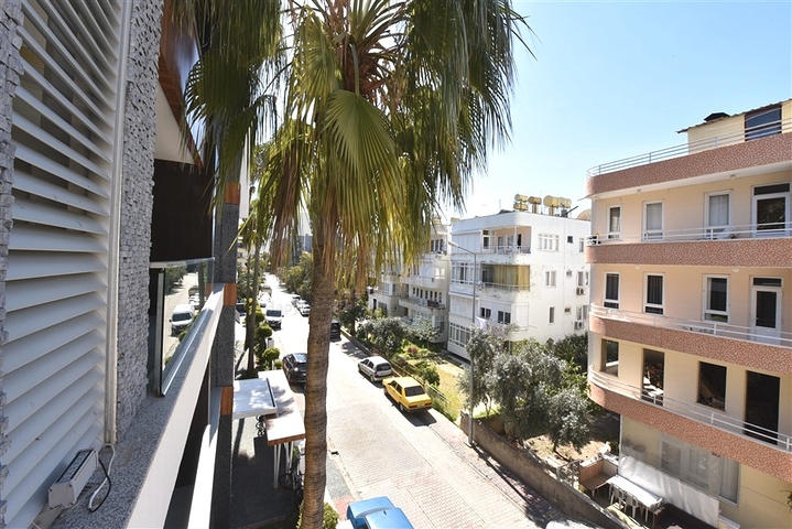 Просторная квартира планировкой 3+1 в живописном районе Оба