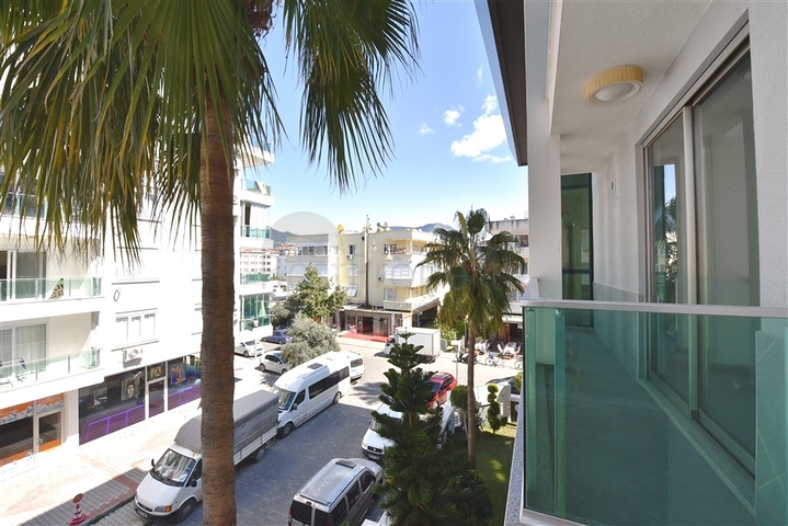 Просторная квартира планировкой 3+1 в живописном районе Оба