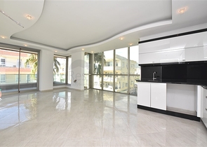 Просторная квартира планировкой 3+1 в живописном районе Оба