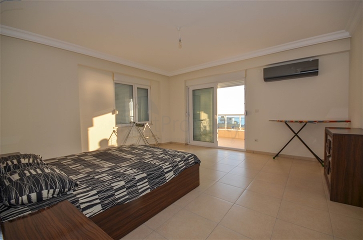 Пятикомнатный пентхаус с видом на море