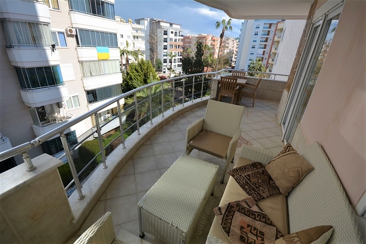 Трехкомнатная квартира в районе Махмутлар