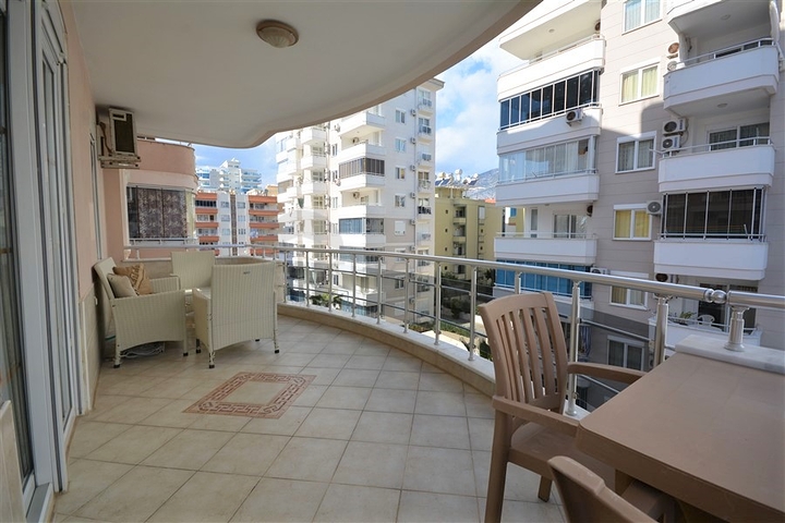 Трехкомнатная квартира в районе Махмутлар