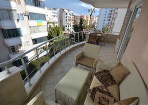 Трехкомнатная квартира в районе Махмутлар