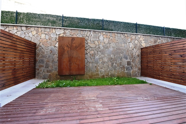 Садовый дуплекс планировки 2+1 в районе пляжа Клеопатра