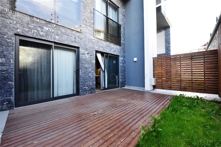 Садовый дуплекс планировки 2+1 в районе пляжа Клеопатра