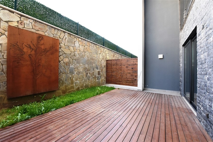 Садовый дуплекс планировки 2+1 в районе пляжа Клеопатра