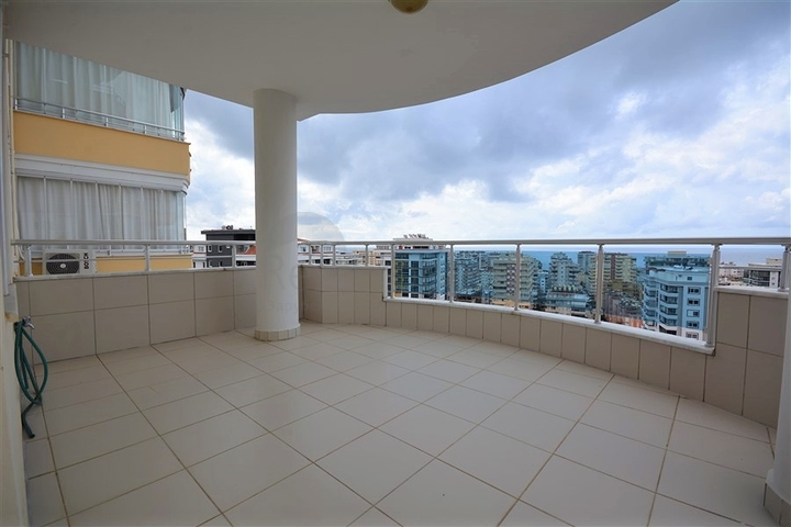 Просторная трехкомнатная квартира в районе Махмутлар