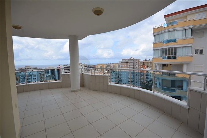 Просторная трехкомнатная квартира в районе Махмутлар