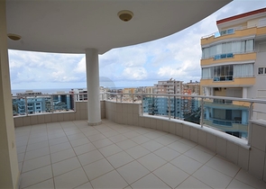 Просторная трехкомнатная квартира в районе Махмутлар