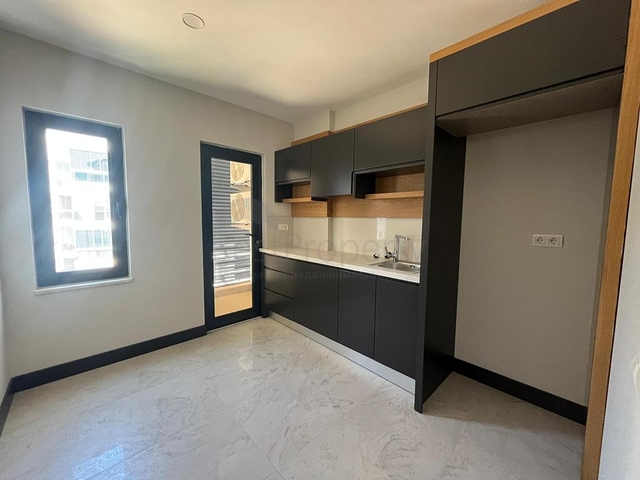 Офисное помещение в бизнес-центре в Оба 