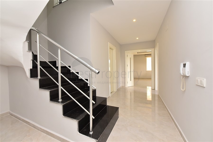 Садовый дуплекс 6+2 в 100 метрах от моря Садовый дуплекс 6+2 в 100 метрах от моря