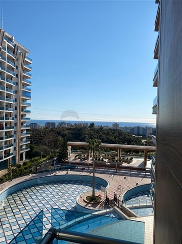 Двухкомнатная квартира в шикарном комплексе района Махмутлар