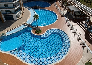 Двухкомнатная квартира в шикарном комплексе района Махмутлар