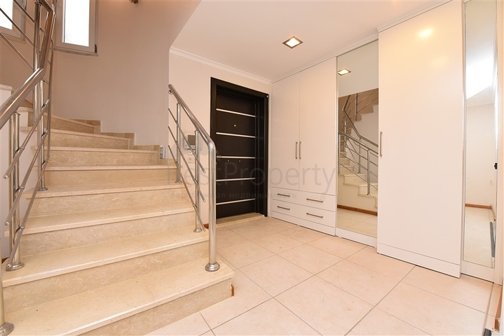 Вилла городского типа в 250 метрах от моря