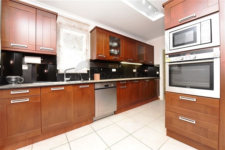 Вилла городского типа в 250 метрах от моря