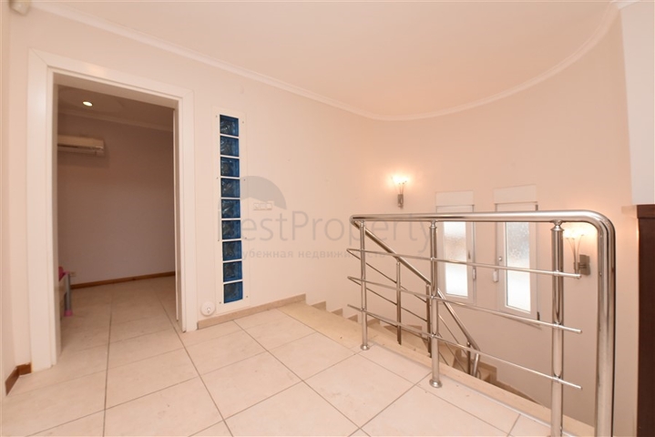 Вилла городского типа в 250 метрах от моря