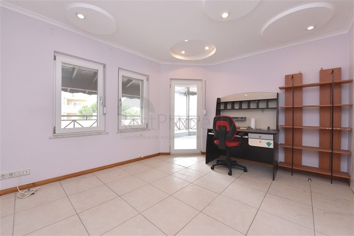 Вилла городского типа в 250 метрах от моря