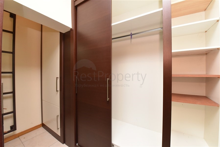 Вилла городского типа в 250 метрах от моря