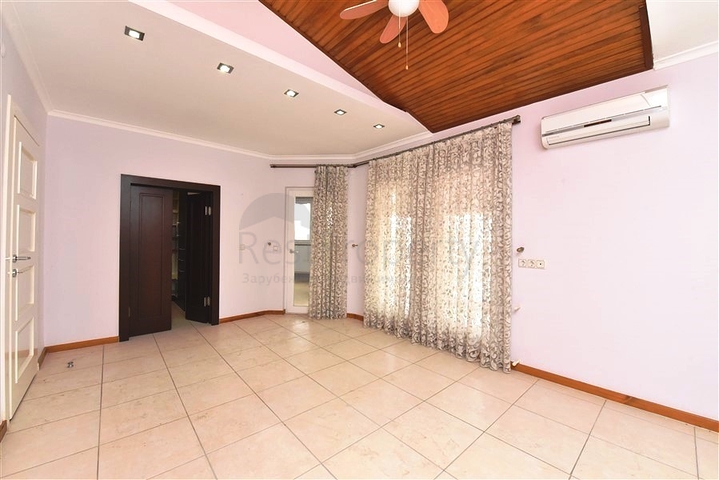 Вилла городского типа в 250 метрах от моря