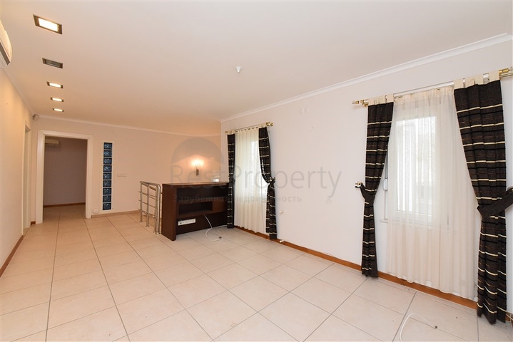 Вилла городского типа в 250 метрах от моря