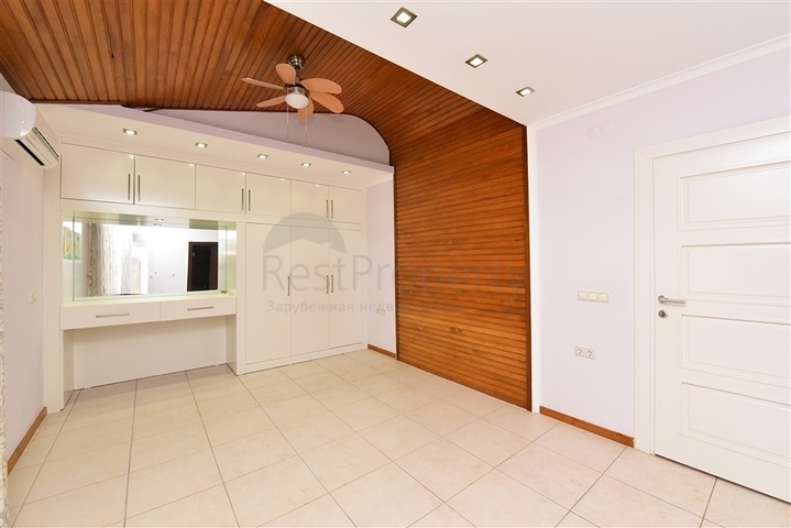 Вилла городского типа в 250 метрах от моря