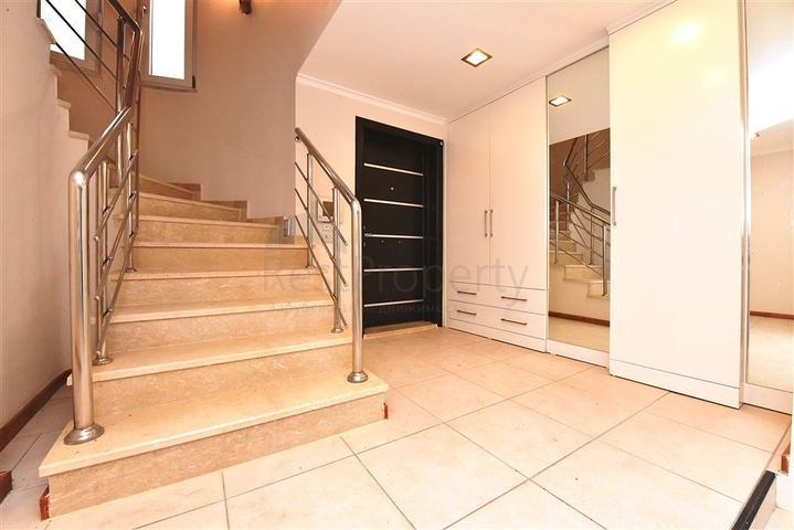 Вилла городского типа в 250 метрах от моря