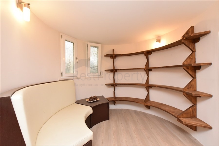 Вилла городского типа в 250 метрах от моря