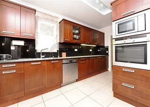 Вилла городского типа в 250 метрах от моря