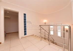 Вилла городского типа в 250 метрах от моря