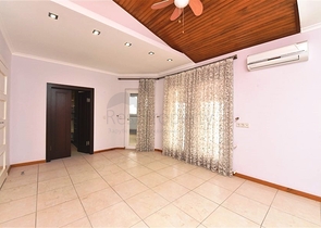 Вилла городского типа в 250 метрах от моря