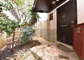 Вилла городского типа в 250 метрах от моря