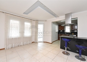 Вилла городского типа в 250 метрах от моря