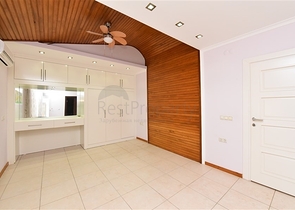 Вилла городского типа в 250 метрах от моря