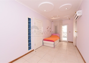 Вилла городского типа в 250 метрах от моря