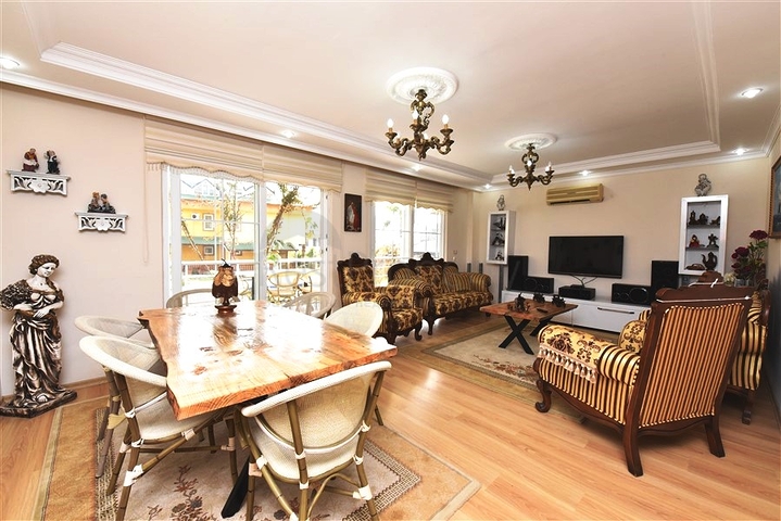 Вилла 4+1 с видом на море в районе Демирташ