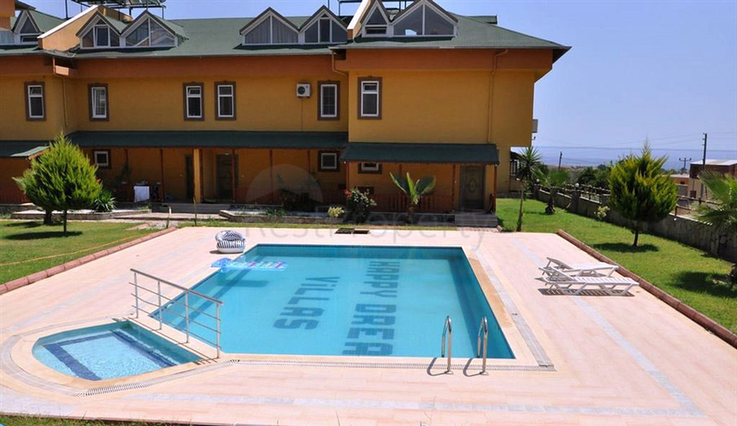 Вилла 4+1 с видом на море в районе Демирташ