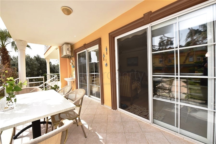 Вилла 4+1 с видом на море в районе Демирташ